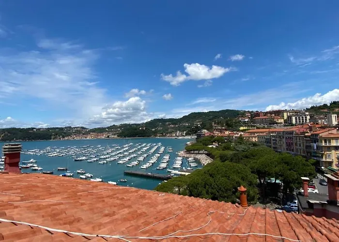 Square Views Lerici