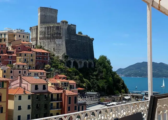 Square Views * Lerici