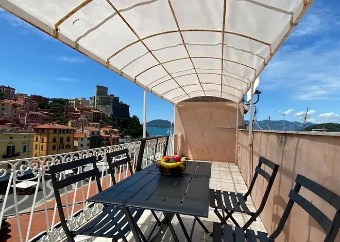 Square Views * Lerici