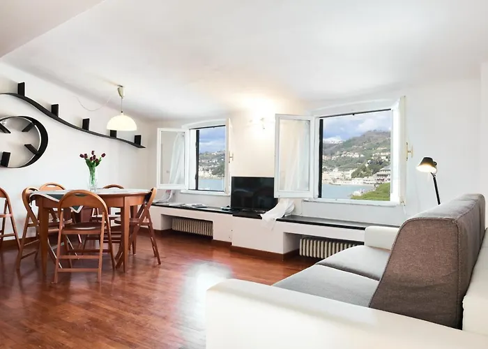 Square Views * Lerici