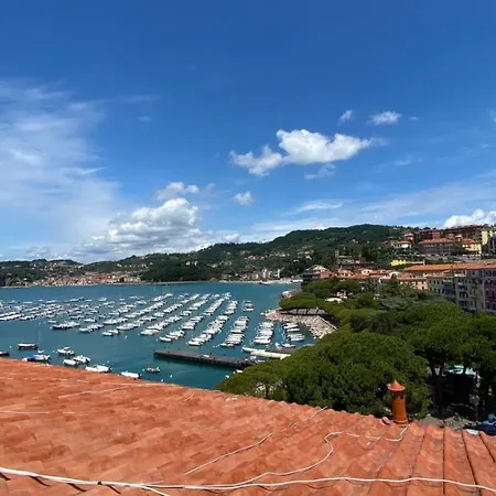 Square Views Lerici