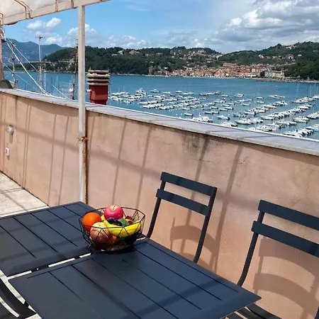 Square Views Lerici