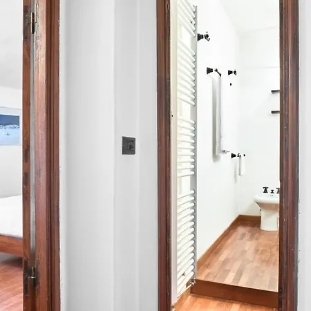 Apartment Square Views Lerici