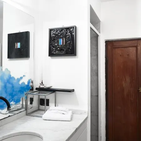 Square Views Apartment