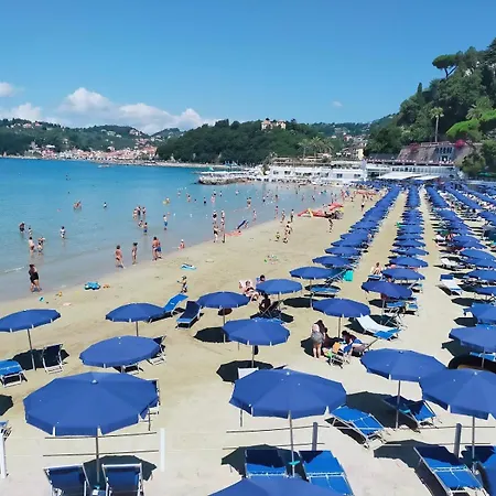 Apartment Square Views Lerici