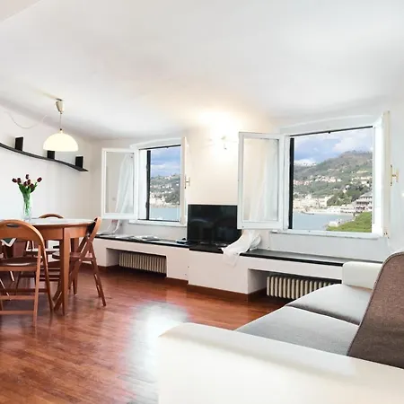 Square Views * Lerici